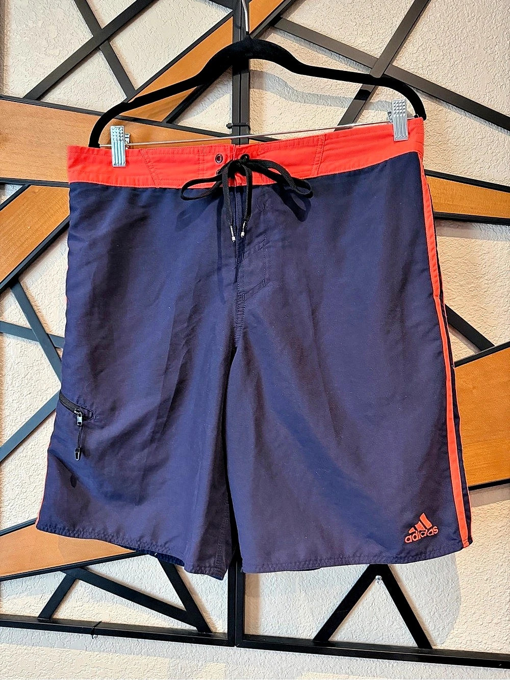 adidas Athletic Shorts in Blue & Red Size Small Like New